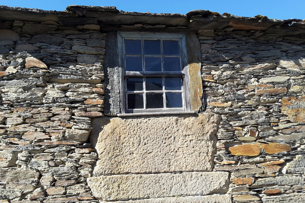Aldeia de Alvre - pormenor janela